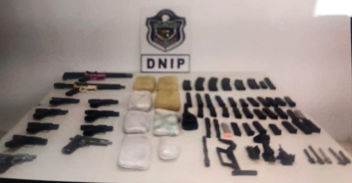 Procuraduría General de la Nación (@pgn_panama) on Twitter photo #Decomiso| En Villa Lobos, corregimiento de Pedregal, la Fiscalía de Drogas de Panamá junto a la <a href="/policiadepanama/">Policía Nacional</a> decomisaron 7 paquetes y un envoltorio de presunta sustancias ilícitas, y 11 armas de fuego con sus cargadores. #Decomiso| En Villa Lobos, corregimiento de Pedregal, la Fiscalía de Drogas de Panamá junto a la <a href="/policiadepanama/">Policía Nacional</a> decomisaron 7 paquetes y un envoltorio de presunta sustancias ilícitas, y 11 armas de fuego con sus cargadores.