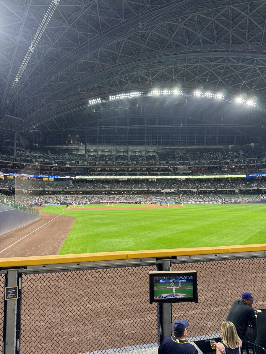 papaphil19's tweet image. Fabulous Brewer seats tonight. Did my part of willing My Crew to victory! Next stop… LaLaLa Lambeauuuu!!!! #MyCrew #GoPackGo