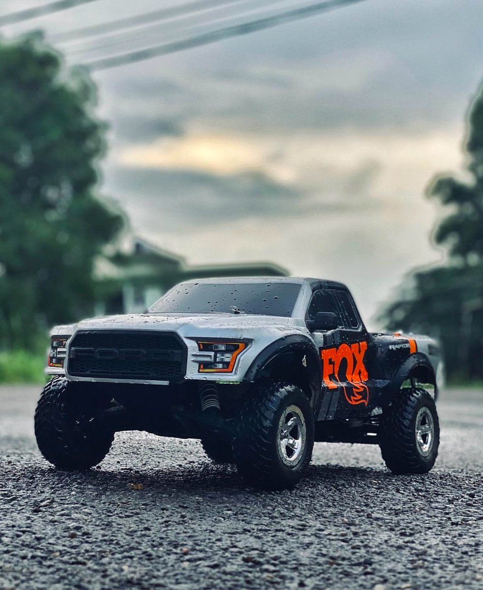 Traxxas's tweet photo. That is one good looking truck. 🔥

👉🏼 Under $300 plus a FREE battery &amp; charger?? Don’t sleep on the #Traxxas F-150 #FordRaptor! 🦊https://t.co/MGDKzYQSuE

[[Model # 58394-4]] #TraxxasRaptor #TraxxasSlash #RideFox #RC #FastestNameInRadioControl
#TraxxasFanPhoto 📸: copter_boy https://t.co/VhvELrDgct