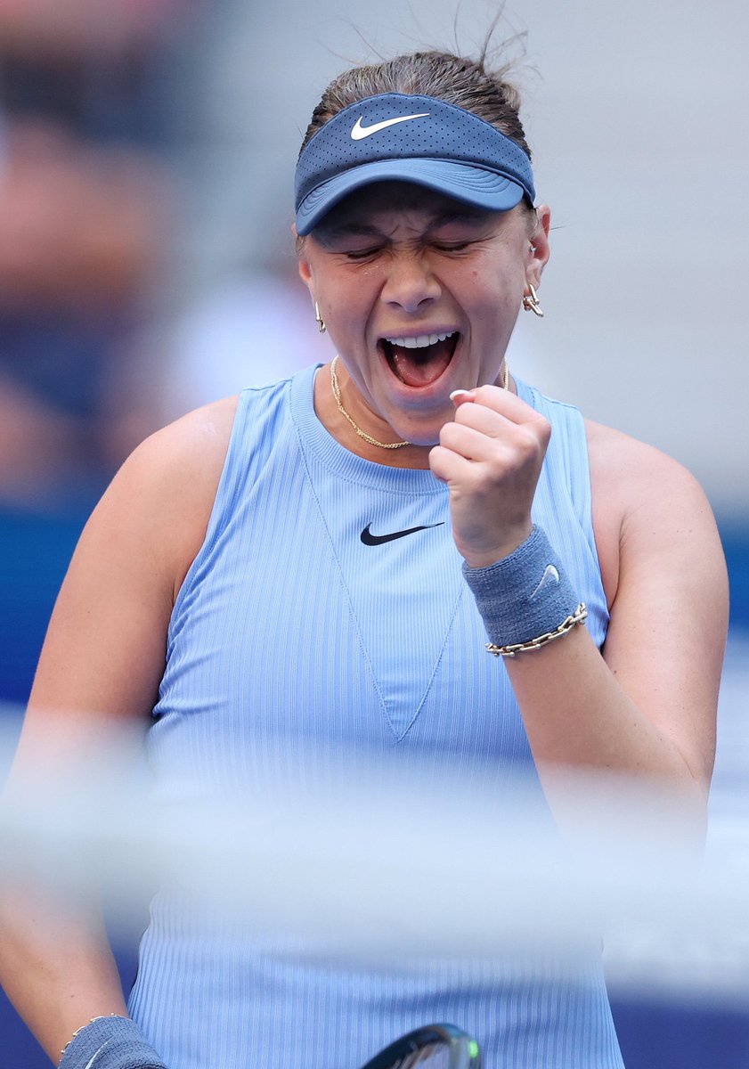 Anisimova d. Swiatek 6-4 6-3

AMANDA IS A US OPEN SEMIFINALIST. 

From losing 6-0 6-0 to Iga at Wimbledon to playing 1 of the matches of her life &amp; beating her less than 2 months later.

That takes a different type of resilience. 

✅Back-to-back Slam SF
✅3rd Slam SF
✅6th top