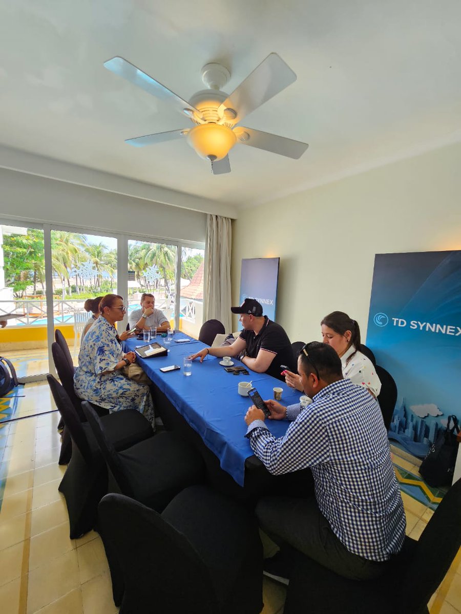 Codaltec's tweet image. 🌐 Fortaleciendo alianzas en #ANDICOM2025.

Nos reunimos con @TDSYNNEX #TreindmicroLATAM para compartir experiencias y visiones sobre transformación digital y desarrollo tecnológico en beneficio del sector defensa.

#CODALTEC #IndustriaDefensa #ColombiaAvanza #Tecnologías40