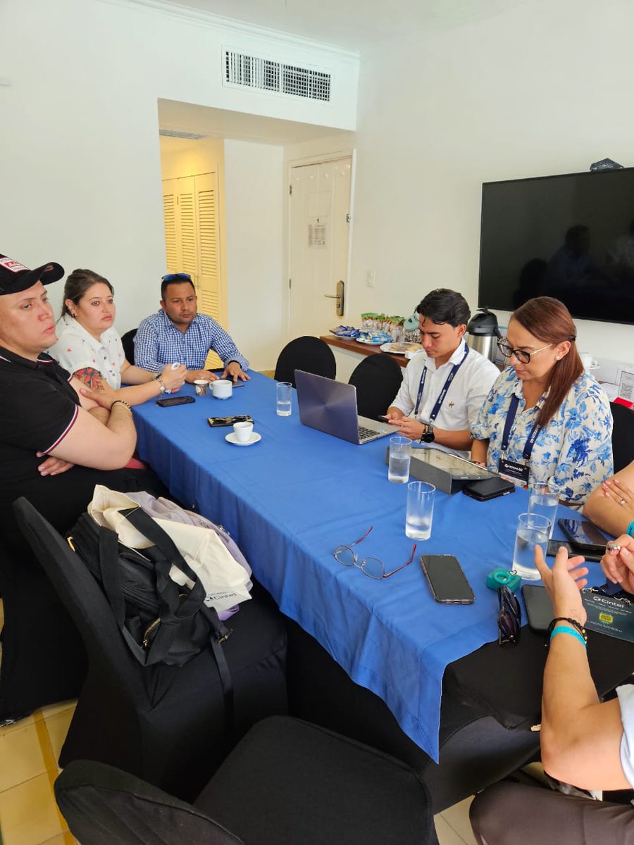 Codaltec's tweet image. 🌐 Fortaleciendo alianzas en #ANDICOM2025.

Nos reunimos con @TDSYNNEX #TreindmicroLATAM para compartir experiencias y visiones sobre transformación digital y desarrollo tecnológico en beneficio del sector defensa.

#CODALTEC #IndustriaDefensa #ColombiaAvanza #Tecnologías40