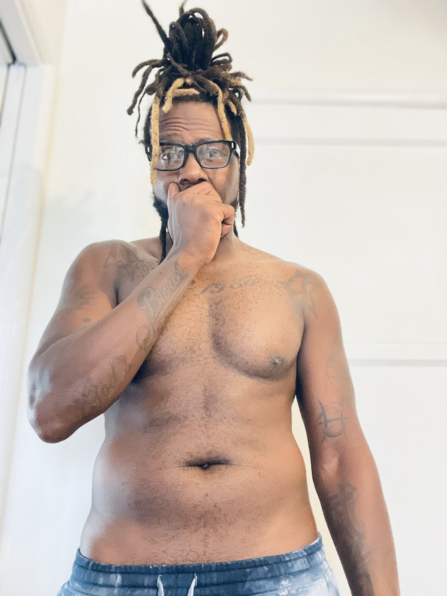 Blow1818's tweet photo. #King
#BodyPositivity
#40club
Beyond happy in my own Skin
Not perfect just a work in progress daily
💯👑✊🏿 https://t.co/s0MDGPhWw2