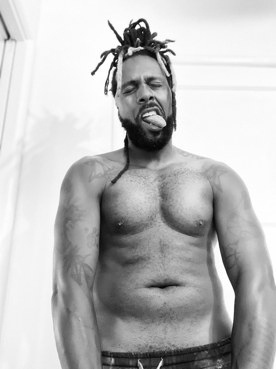 Blow1818's tweet photo. #King
#BodyPositivity
#40club
Beyond happy in my own Skin
Not perfect just a work in progress daily
💯👑✊🏿 https://t.co/s0MDGPhWw2