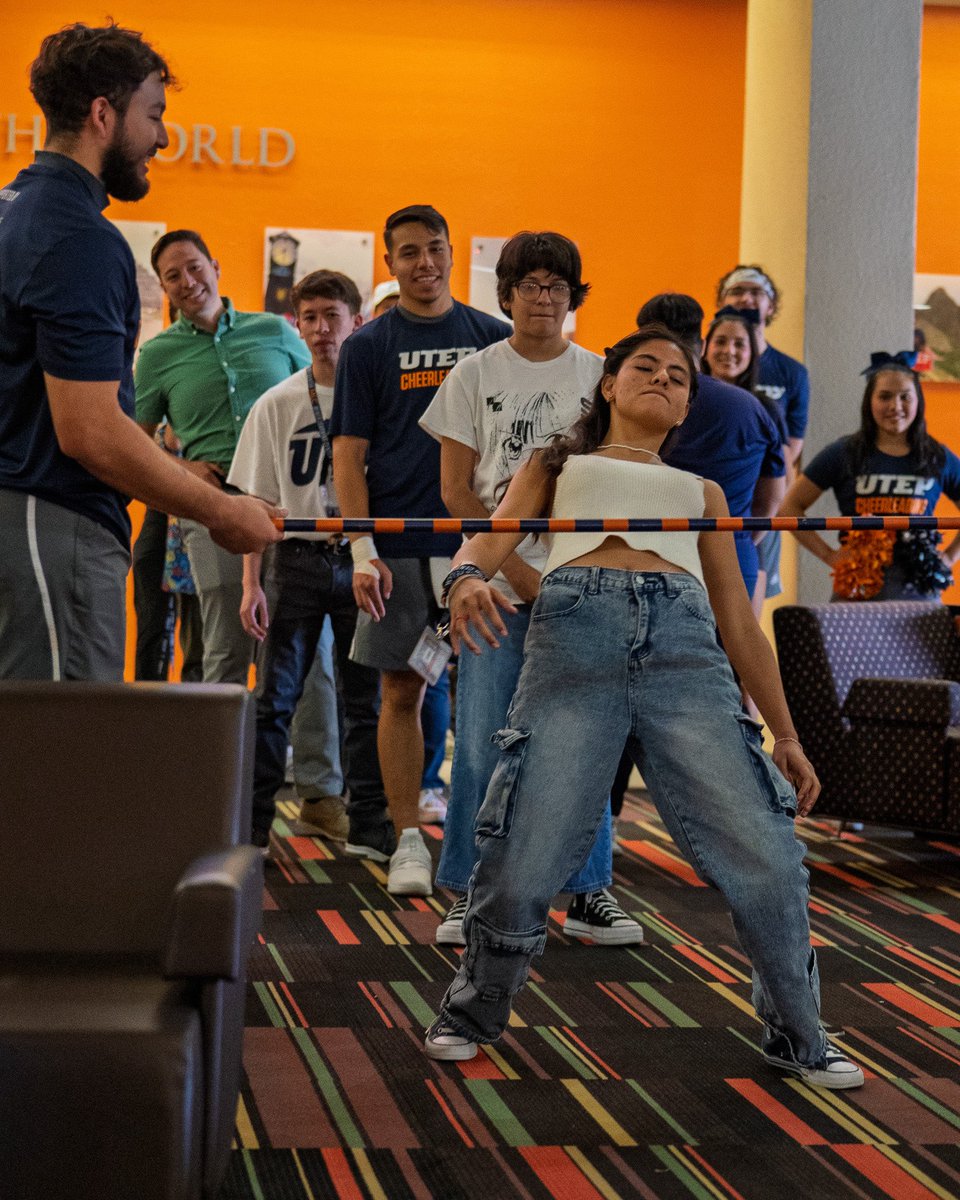 UTEPAthletics's tweet photo. First home game 🤝 first home game

#PicksUp https://t.co/9NkF4cACNs