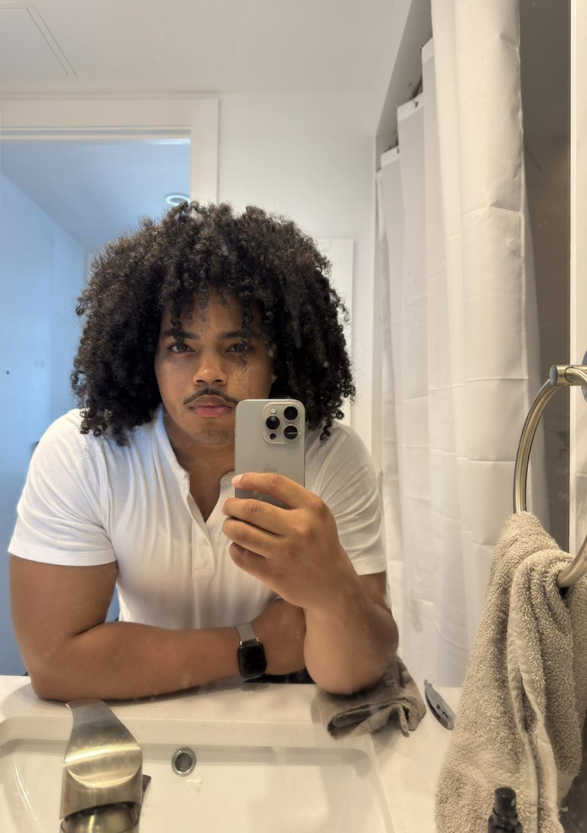 notfjrod's tweet photo. Day 4 hair. https://t.co/tgBNHXPT6B