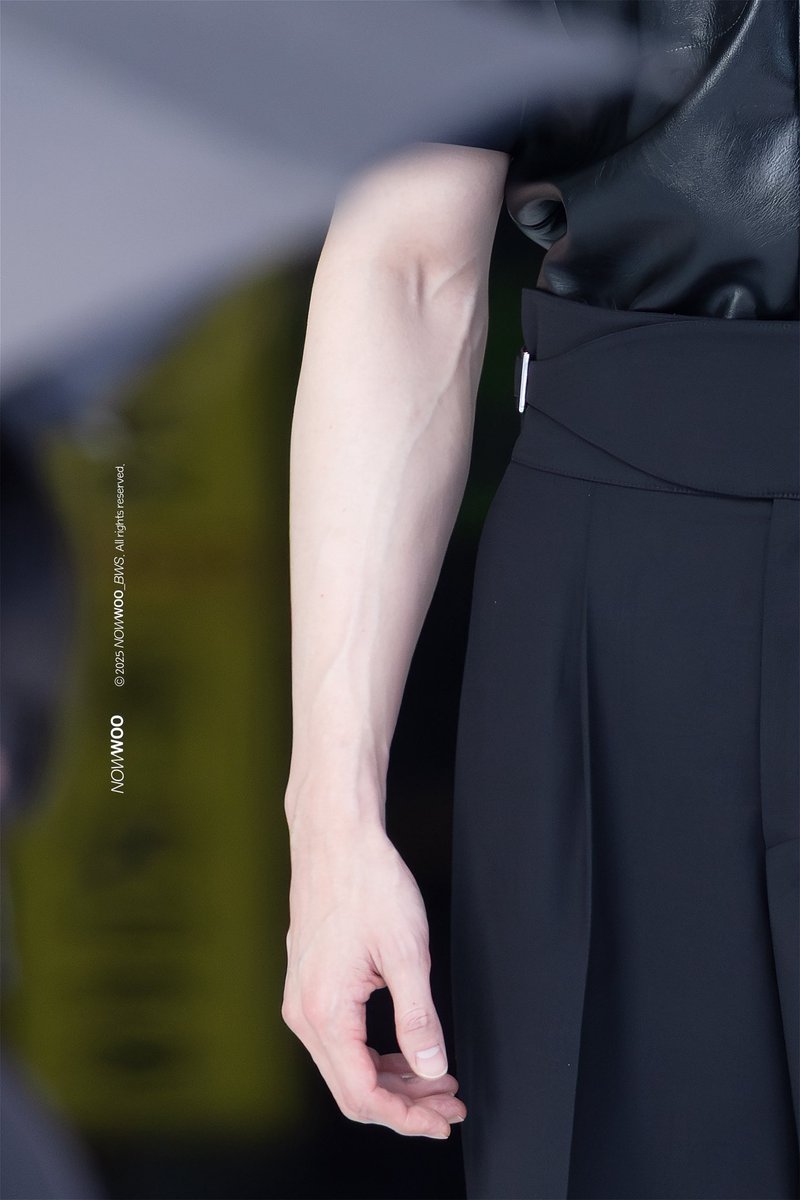 미쳤슨...

#변우석 #ByeonWooSeok