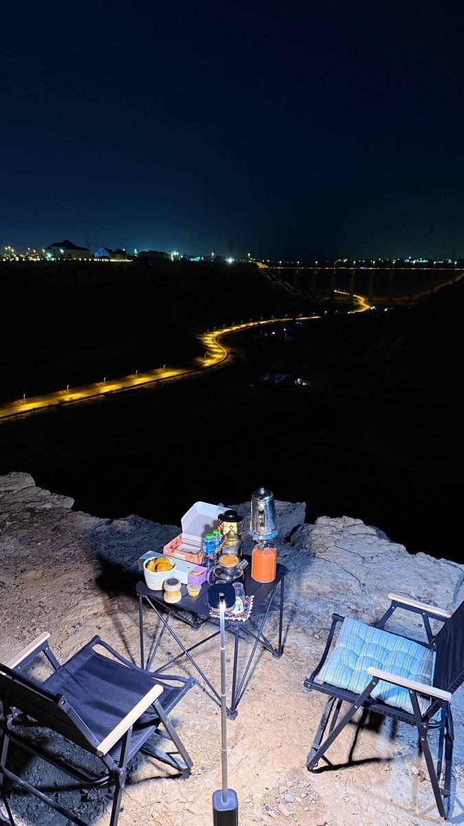 أجلس تربع بالحشى حط مركاك
وأشرب من عروق الغلا لين تروى