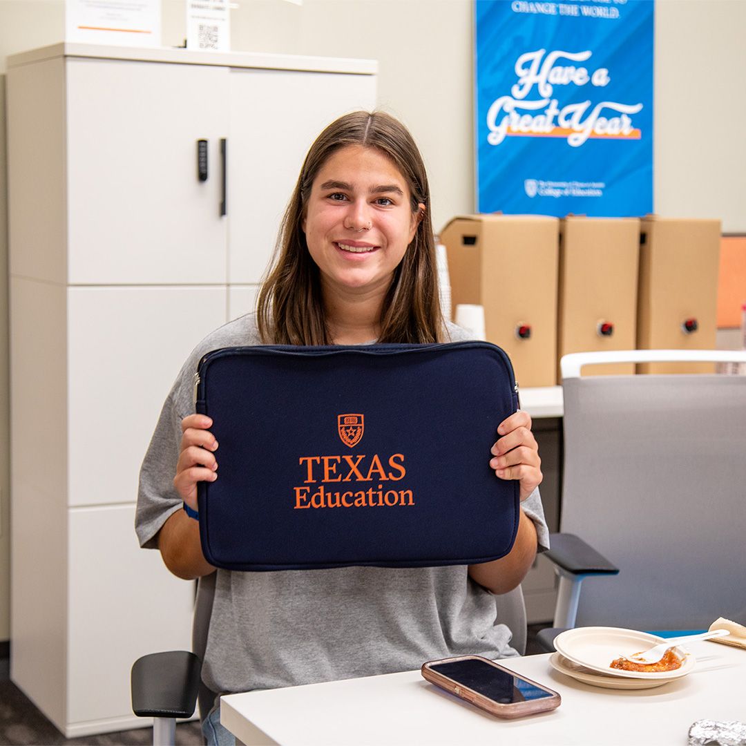 utexascoe's tweet image. Huge #LonghornWelcome to our newest COE graduate students! 🤘
 
Our master’s and doctoral students are researchers, leaders and advocates ready to shape the future in Texas and across the globe. Put your #HornsUp as they kick off their new academic journey.
 
#HookEm