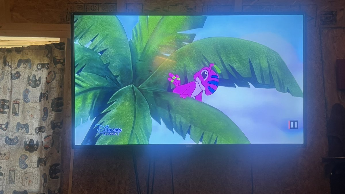 Westbroo6Keaton's tweet image. At 4PM today, Disney Channel aired a rerun of “Lax (an episode of Lilo and Stitch: The Series and the Recess crossover)”. Yep the crossover is FINALLY back for one day only. This episode brings us back memories. #LiloAndStitch #Recess #Disney #Crossover #DisneyChannel