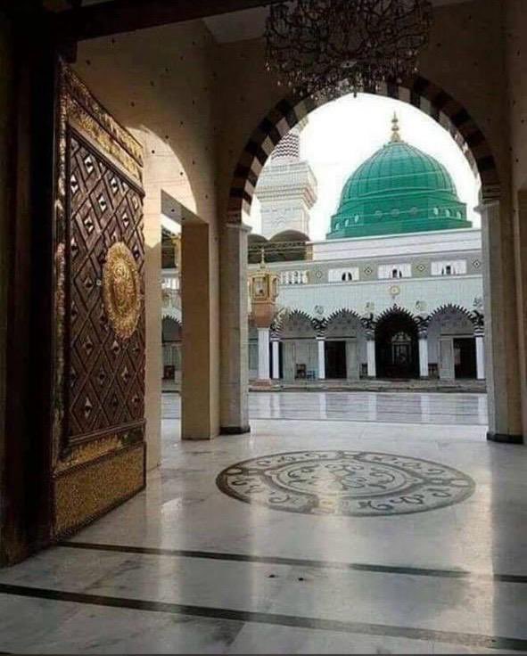 Mohamedbaik2's tweet photo. وأحسنُ منكِ لم ترى قط عيني
وأجمل منكِ لم تلدُ النساءُ 
خُلقتَ مُبرأً من كل عيبٍ !
كأنك قد خُلقتَ كما تشاءُ https://t.co/VBP6vQ675w