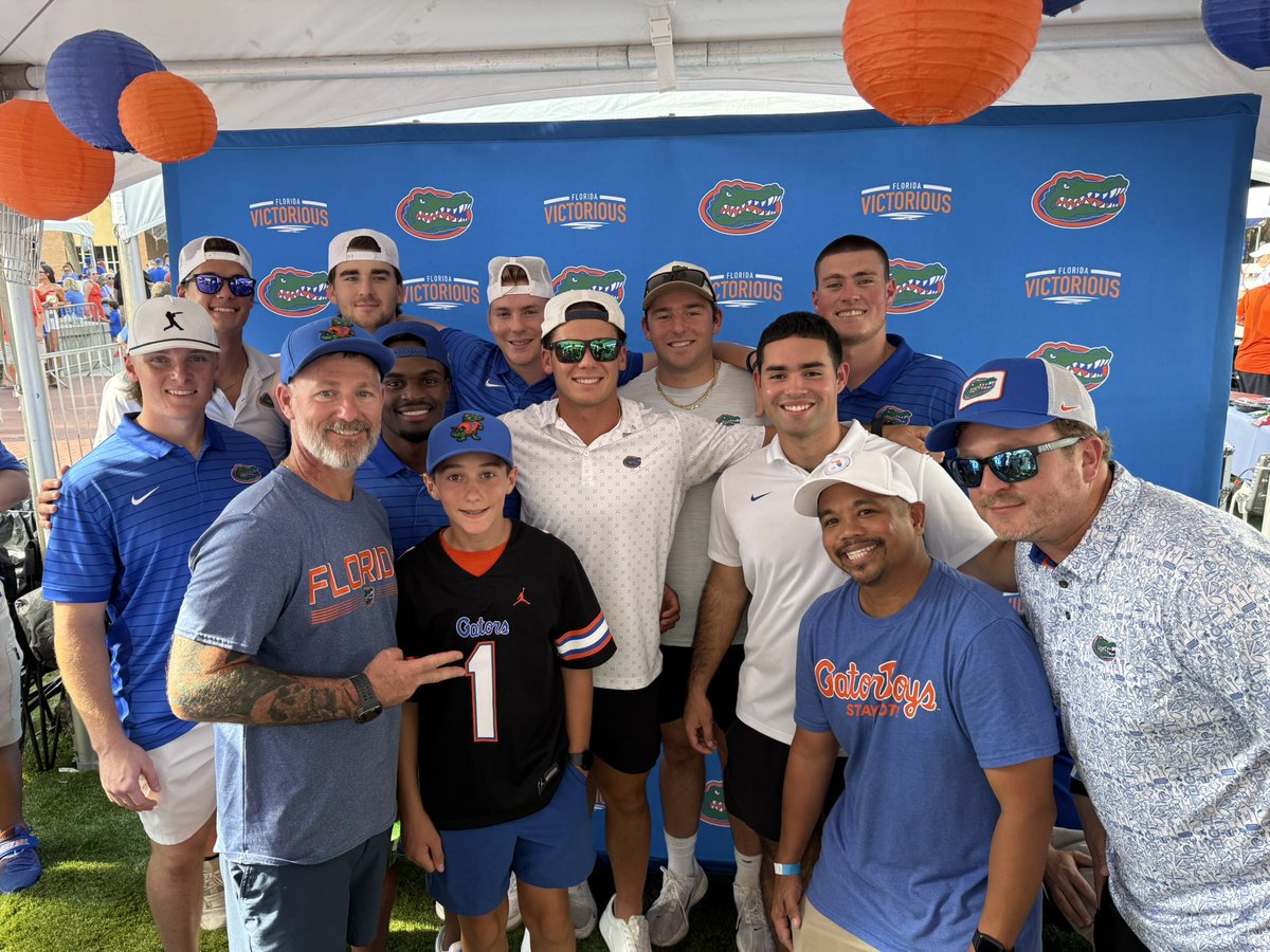 Had an awesome weekend at the FV Tailgate on Gator Walk! It was a blast connecting with everyone out there. Become a <a href="/Fl_Victorious/">Florida Victorious</a> member and come join us next time 🫡  
#FloridaVictorious