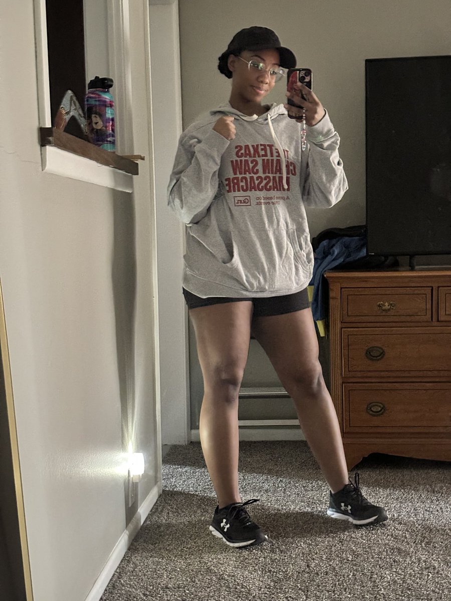 Lillipie101's tweet image. Here to shoot my shot at @CelsiusOfficial @GhostLifestyle @1UpNutrition @EHPlabs because they power my workouts and my fitness era would be nothing without them in my rotation🫡

Proof below! My business email address is also on my profile. I love y’all. 💪🏾❤️