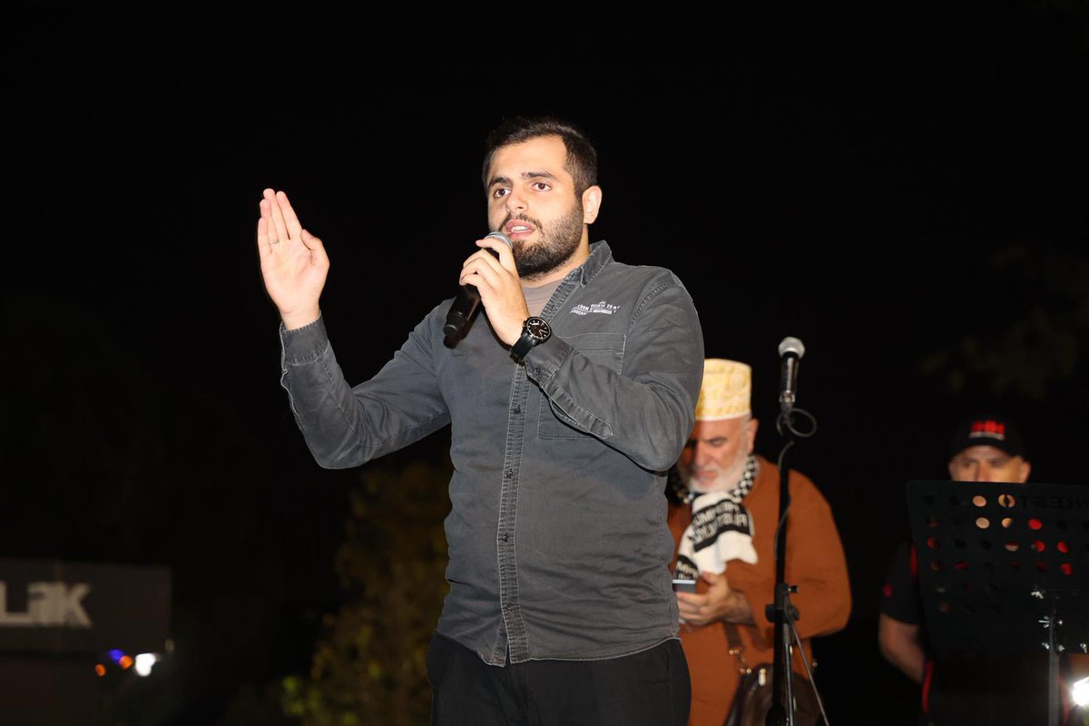 ⭕️Filistinli Aktivist Naim Eyyubi:

“Gazze’de değilsiniz! Çünkü Gazze’de olsaydınız; çocuklar açlıktan ölmez, kadınlar katledilmez, soykırım bu kadar rahat işlenemezdi. Gazze’de olsaydınız, İsrail dilediğini yapamaz, hastaneleri bombalayamaz, insanları diri diri yakamazdı.