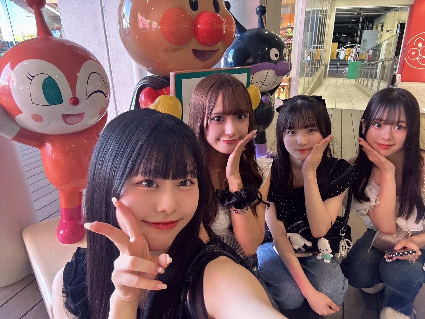 NMB48 宮本杏海 2025.May 絶滅黒髪少女 ランダム生写真 B 直筆 宮本杏海【NMB48】 on X: 