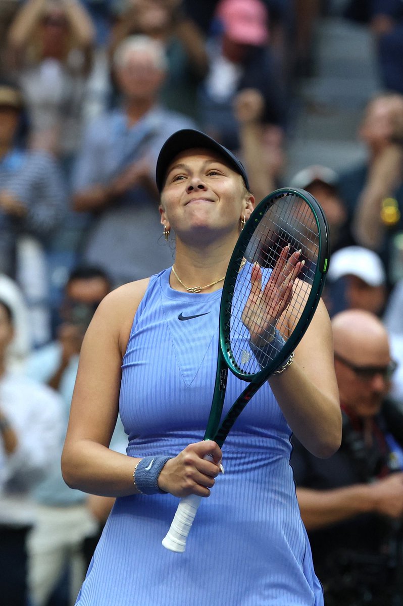 A very special victory! 😍

Nuestra campeona de 2019 venció a Iga Swiatek para clasificar a su primera semifinal en el #USOpen ✅

#CopaColsanitasZurich #presentadoporVisa