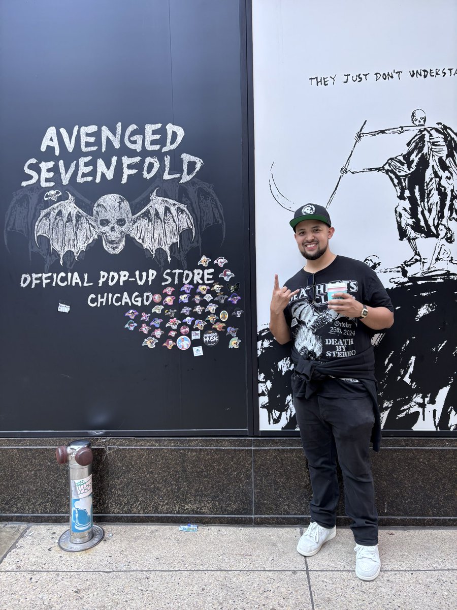 Chicago was awesome. Saw A7X and System of a Down back to back nights!!! And also put down 3 stickers on the wall 👀