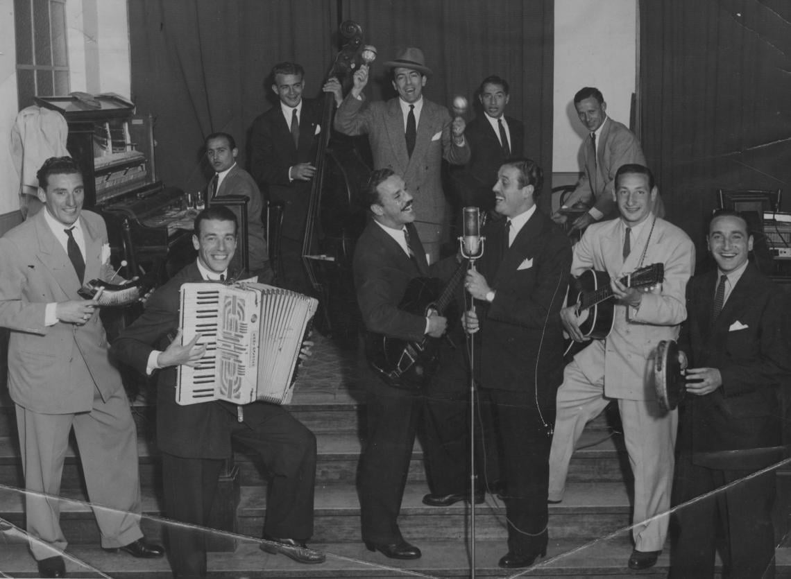 El Plantel de River en 1947, tocando en un orquesta

📷 <a href="/_PrimeroRiver_/">Primero River</a>