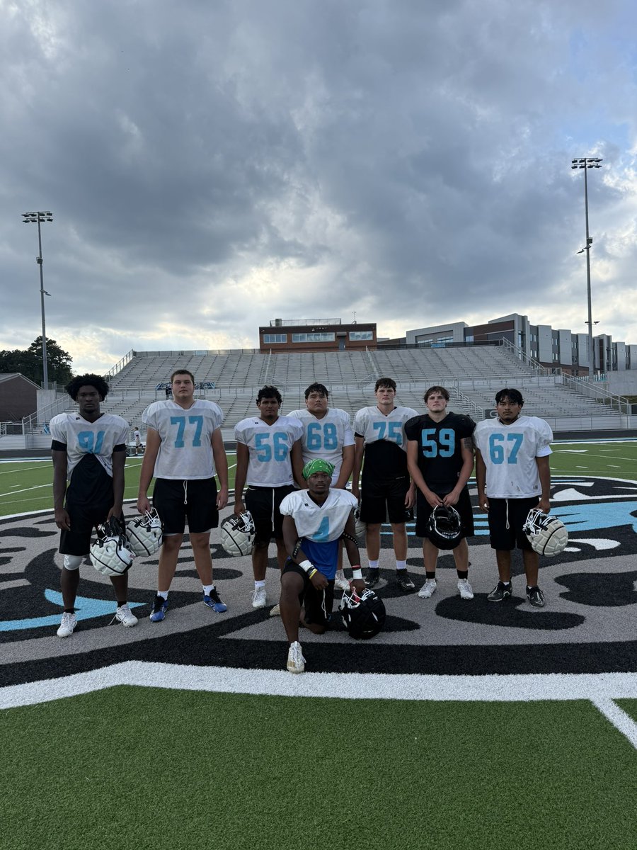 Congratulations to <a href="/HarrisonRobin19/">Harrison Robinson</a> for being Voted <a href="/GDPsports/">Gwinnett Daily Post</a> player of the week! Best part is Harrison asked to get a picture with the crew that has cleared the path for him all year! Congratulations Harrison AND Offensive Line!💪 <a href="/CoachTonyLotti/">Coach Tony Lotti</a> <a href="/SKG_Athletics/">Seckinger Athletics</a>