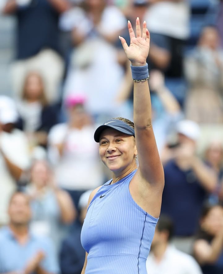 Jeu, Set et Match (@jeu_set_etmatch) on Twitter photo Amanda Anisimova (n°9) 🇺🇸 prend sa revanche en quarts de finale de l'#USOpen !
Ce mercredi, elle élimine Iga Swiatek (n°2) 🇵🇱 en deux sets 6-4, 6-3.
Next ➡️ Karolina Muchova (n°13) 🇨🇿 ou Naomi Osaka (n°24) 🇯🇵.
#USOpen2025
📸 : <a href="/usopen/">US Open Tennis</a> Amanda Anisimova (n°9) 🇺🇸 prend sa revanche en quarts de finale de l'#USOpen !
Ce mercredi, elle élimine Iga Swiatek (n°2) 🇵🇱 en deux sets 6-4, 6-3.
Next ➡️ Karolina Muchova (n°13) 🇨🇿 ou Naomi Osaka (n°24) 🇯🇵.
#USOpen2025
📸 : <a href="/usopen/">US Open Tennis</a>