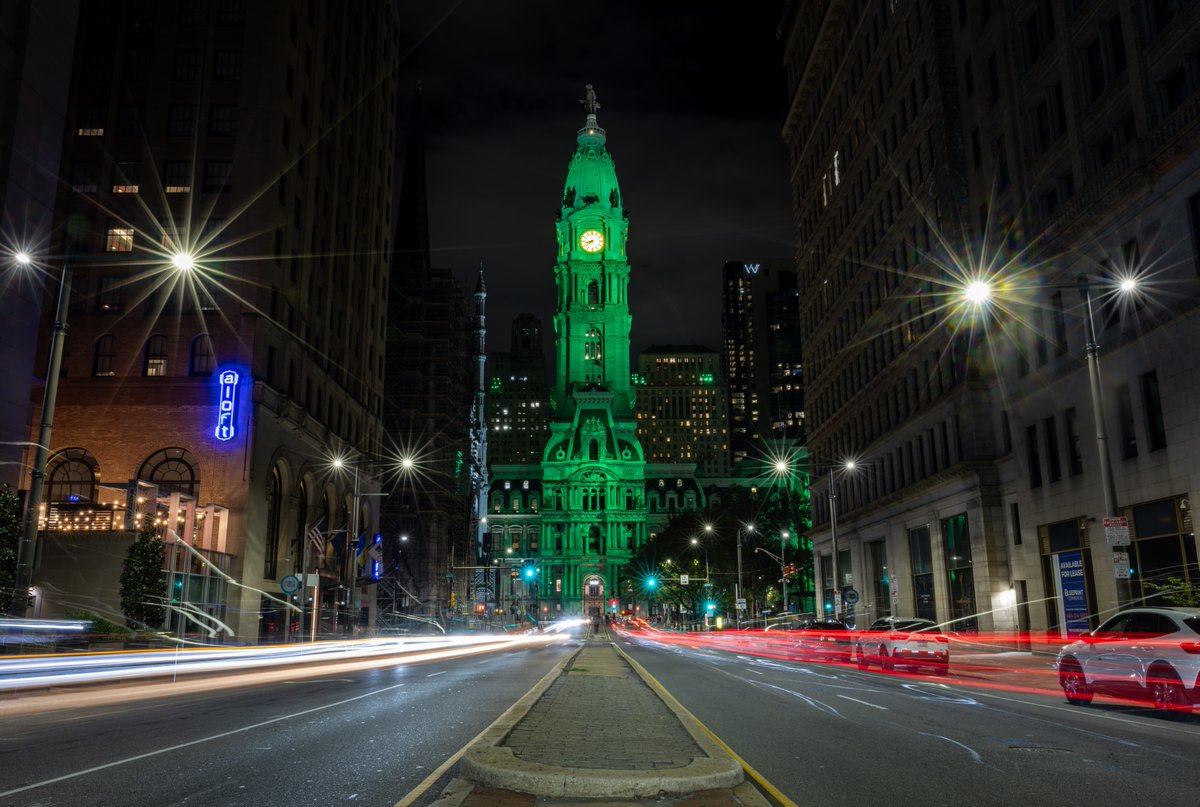 Eagles's tweet image. City shines bright at night 💚