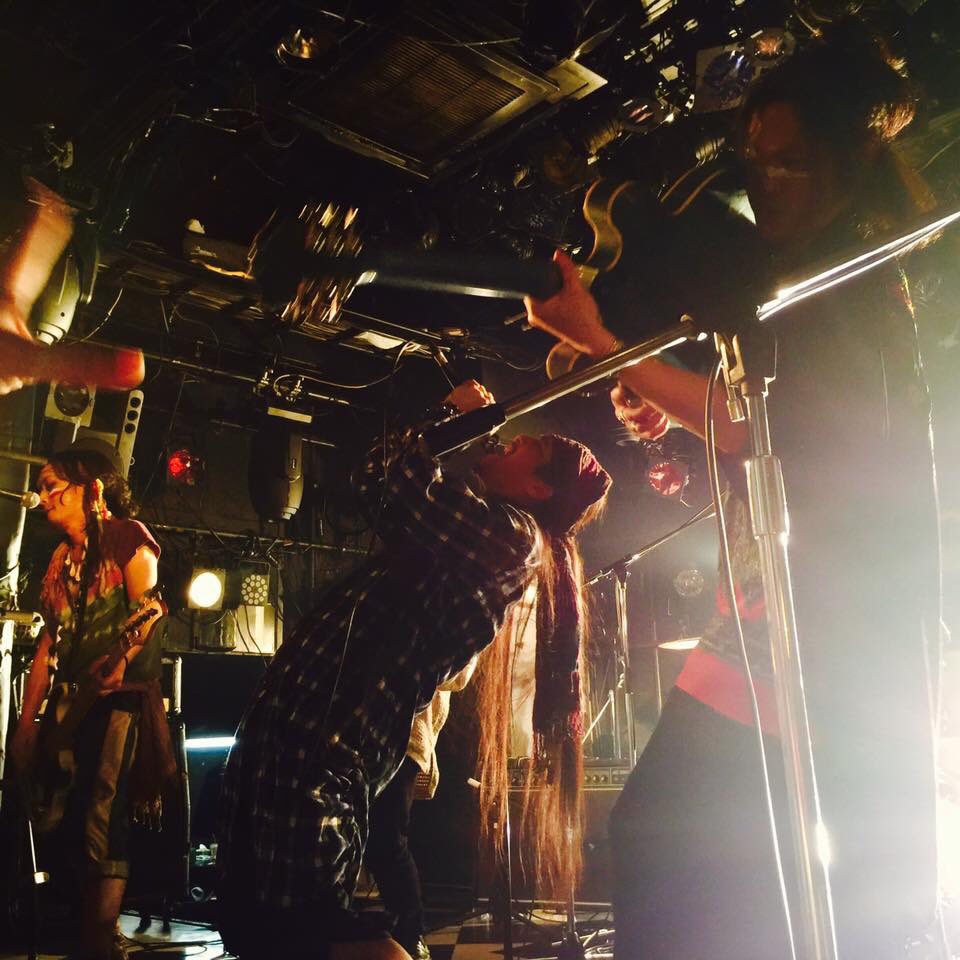 jellyfish_miyu's tweet photo. 猫騙『miya38 tribute songs』
miya38さんがかつて所属したバンド「the fantastic designs」の代表曲3曲を収録
▷https://t.co/n3vQq6Eydh
「生きることは、自然に逆らうこと」
当時のインタビュー記事です
▷https://t.co/7Y7fw4Qvg3
9月4日
miya38さんの命日に🎸🍛
#miya38 #Show #上杉昇 #猫騙 https://t.co/qMNixwF9Tu