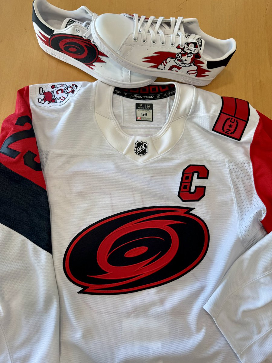 dougwarf's tweet image. Shoutout to local Raleigh artist, @isabelladearr, for hand painting these custom Stan Smith’s for me. The artistry looks like a print - it’s that good. 😍