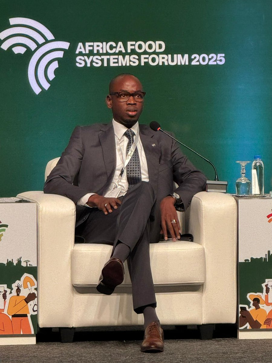 DocMbaye's tweet image. Les femmes ne détiennent que 11% des terres en Afrique, alors qu’elles nourrissent nos nations 🌾.
👉 Faciliter leur accès au foncier et valoriser les produits locaux, c’est bâtir des systèmes alimentaires plus justes et durables.

#GenderEquality #Nutrition #Africa #FoodSystems