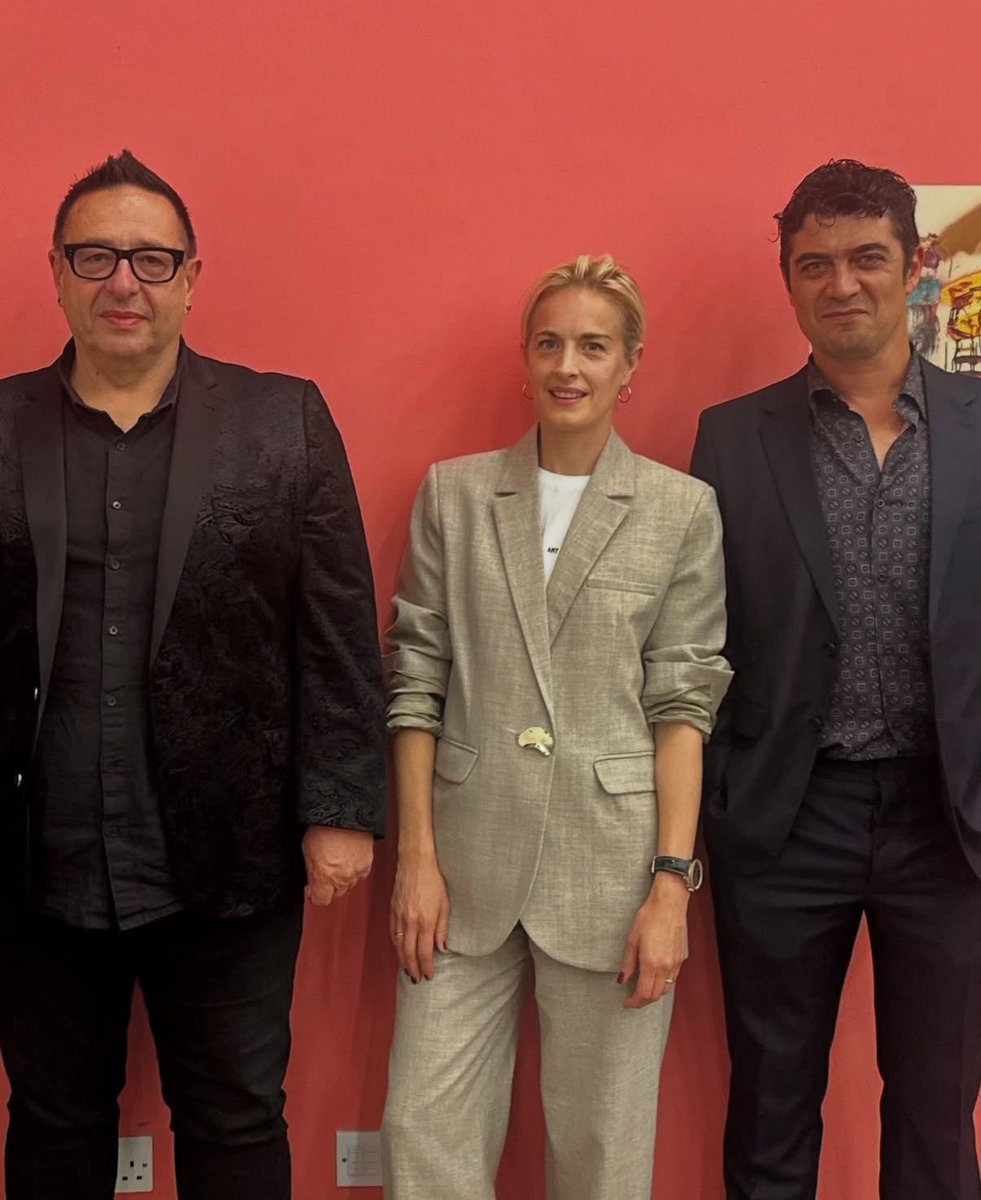 JDepp_q's tweet photo. A very special visit to Tate Modern on Monday with Waldemar Januszczak, Polly Morgan, Ricardo Scamarcio and Antonia Desplat.
'The Little Peasant' c.1918, Amedeo Modigliani
Waldemar Januszczak
Waldemar Januszczak, Polly Morgan &amp; Ricardo Scamarcio https://t.co/6LgGKCFHo7