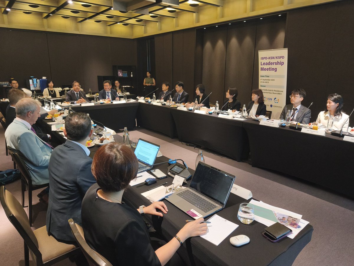 The day starts early at the #ISPDAPCM25, with the Leadership Meeting between KSN/KSPD and the ISPD, including the signature of the International #HomeDialysis Consortium (IHDC) Manifesto. Thanks to <a href="/VantiveHealth/">Vantive Health</a> for supporting the IHDC and this meeting.