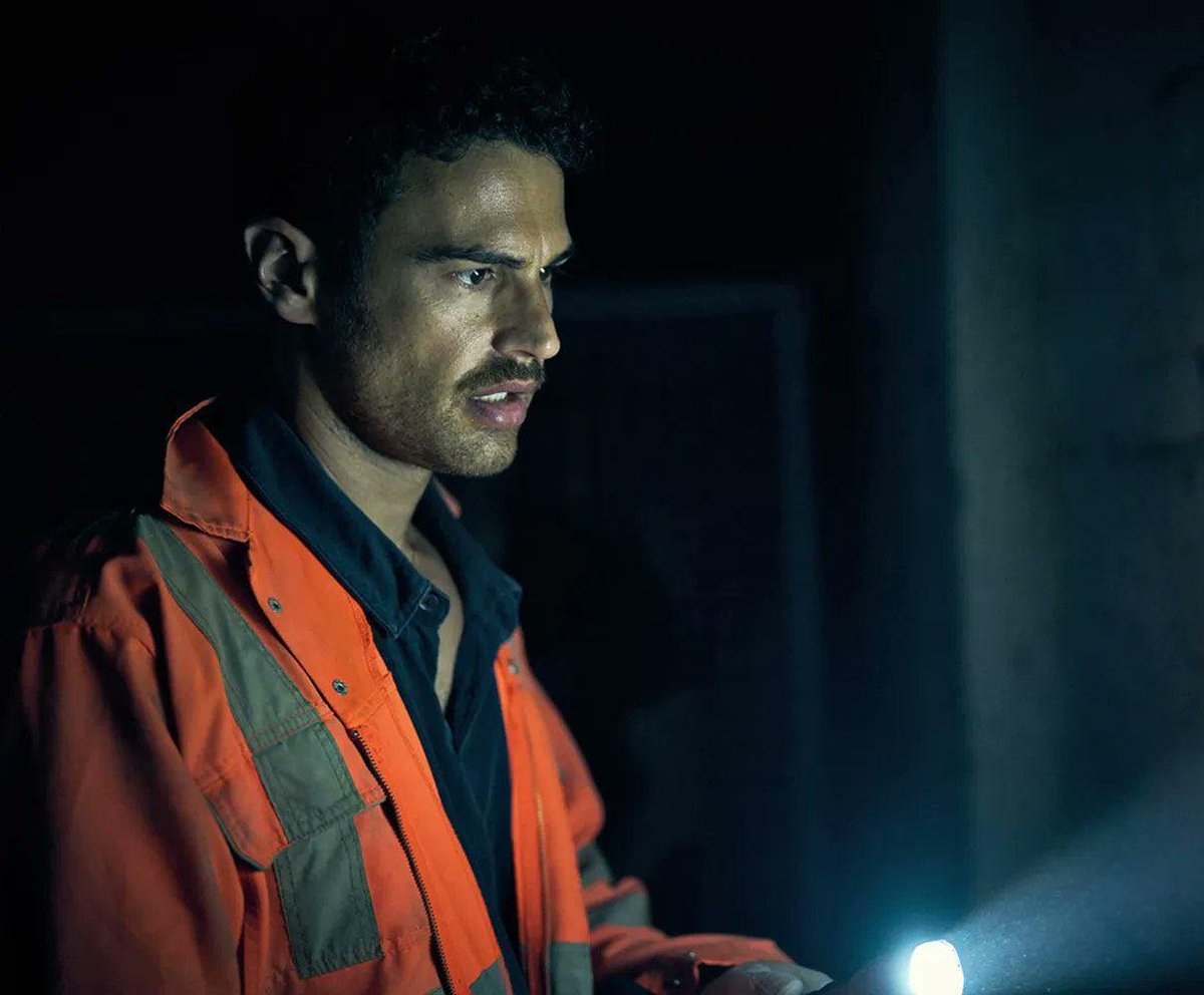 First image of Theo James in the new heist film 'Fuze' is here. The plot involves a heist during a WWII bomb evacuation, and as one European fan perfectly put it, "Which we in Europe call 'Tuesday'." 😂 #Fuze #TheoJames #TheTrendJukeBox