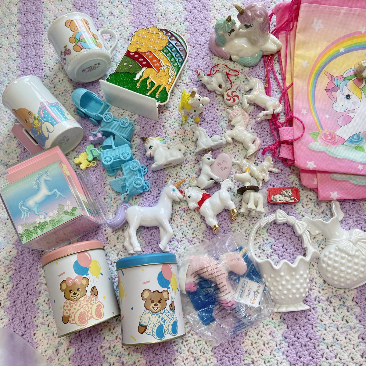 今週土日、楽しいイベントに参加します🌈🧁🛼🪇🤹‍♀️🪐🦄🫧
初めましての方もそうでない方もいつメンラブメンの方も、皆々様お待ちしております🤸‍♀️➰♡
私/ Spank! はインテリアグッズを中心に出品します（画像は一部です）🌟