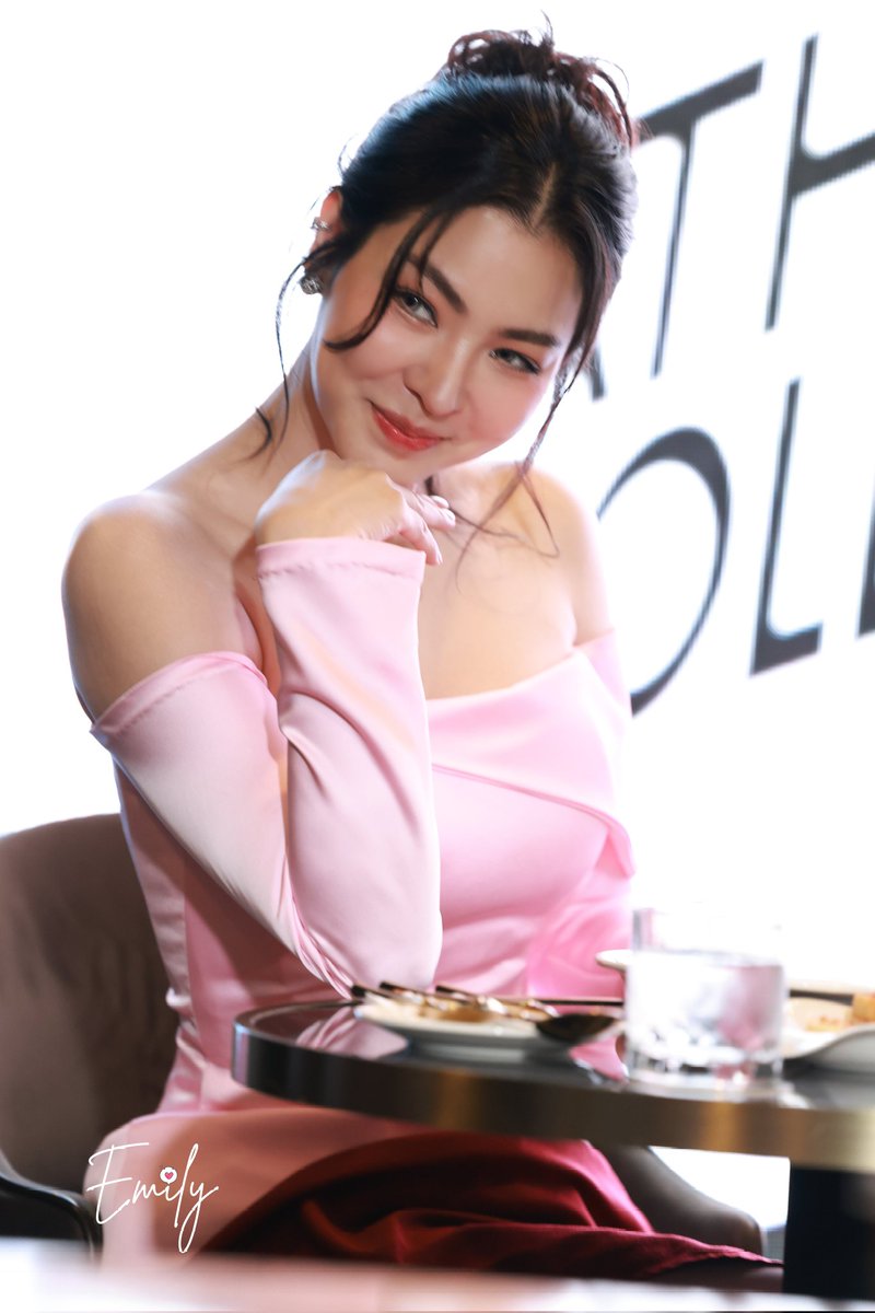 The smile you give at people who love you and you know they will always be there for you 🤗🤗 <a href="/malisorn00/">Faye Malisorn</a>
#FayePeraya