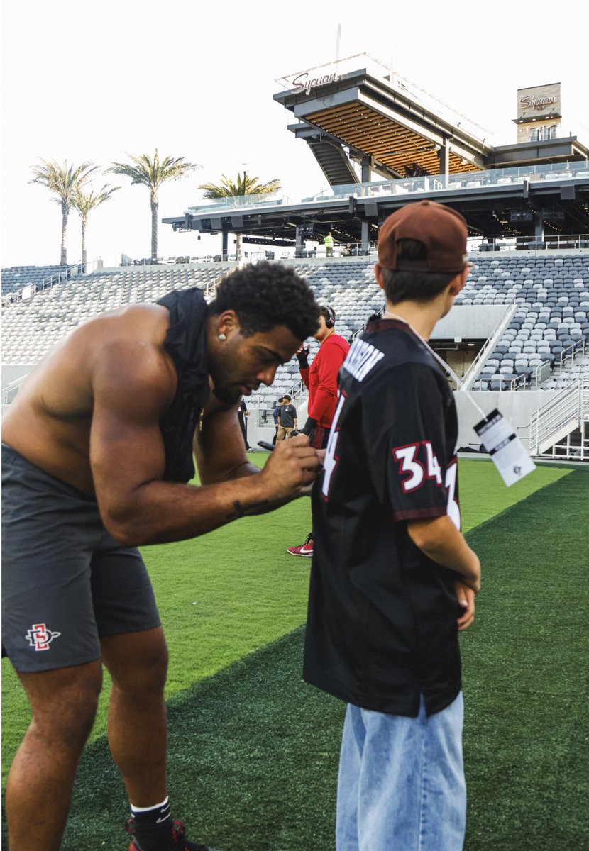 Our friend Alex had an unforgettable day at SDSU’s Fan Fest! He got the VIP sidelines experience, snagged some autographs, and watched his favorite team gear up for the season!