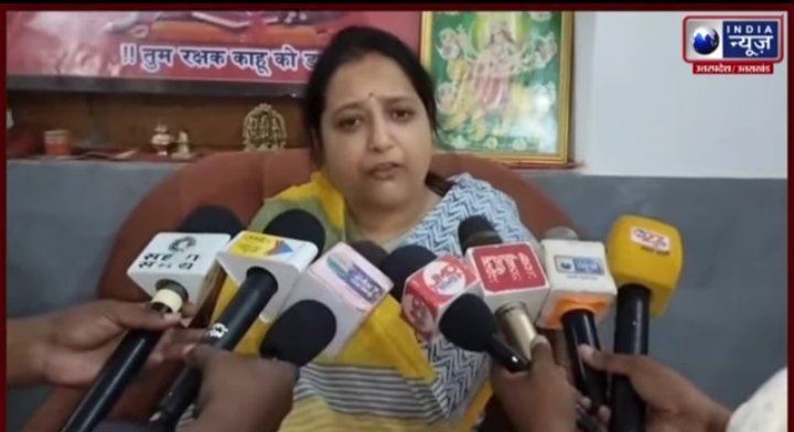 समाजवादियों चुल्लू भर पानी में डूब मरो एक दसवीं क्लास की मासूम बच्ची को भाड़े के गुंडे एकत्रित करके डराते धमकाते हो टोटी चोर थे टोटी चोर हो टोटी चोर ही रहोगे।
मेरी बेटी छत्राणि है ना मैं डरती तुमसे ना मेरी बेटी डरती  #विधायक केतकी सिंह जी