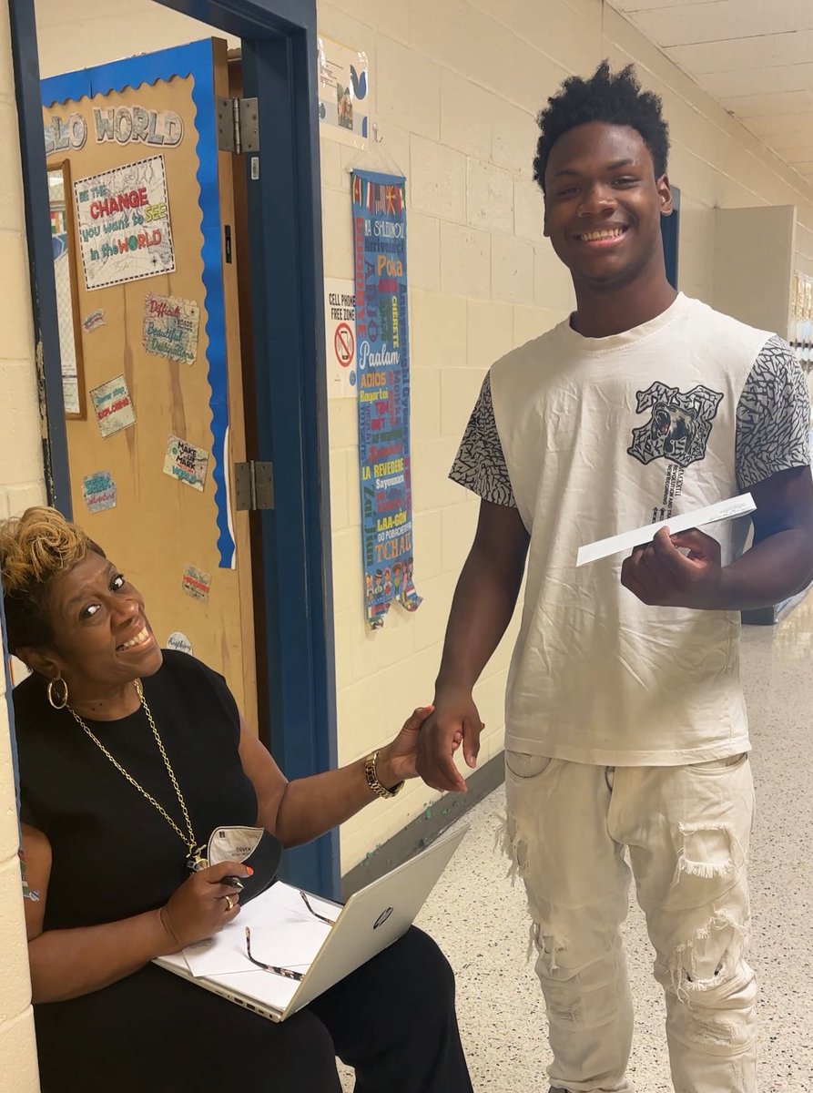LithoniaHigh's tweet photo. Our LHS Check & Connect Advocate, Mrs. M. Brown, is the best! Her passion shines through in every interaction. She builds relationships and reminds students of the greatness she sees in them. ππ #CheckAndConnect #StudentSuccess @MCWilkinsPhD @APDavisLHS https://t.co/aj51DCUc23