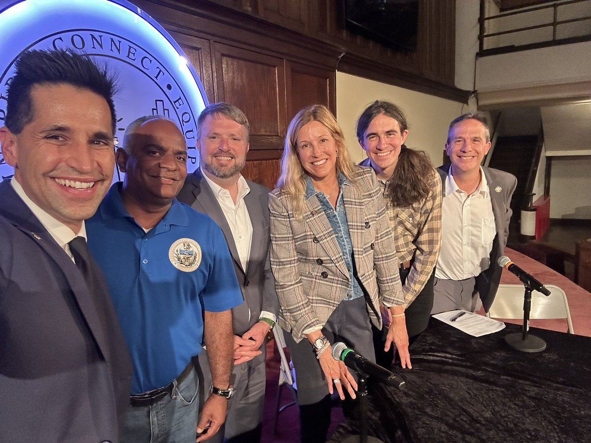 Capped off a day fighting for SEPTA funding and healthcare access on a panel hosted by Rep. Ben Waxman. SEPTA is a lifeline — and Senate Republicans need to fund it

Image: With Reps Burgos, Waxman, Shusterman, Hohenstein and transit activist Connor D.