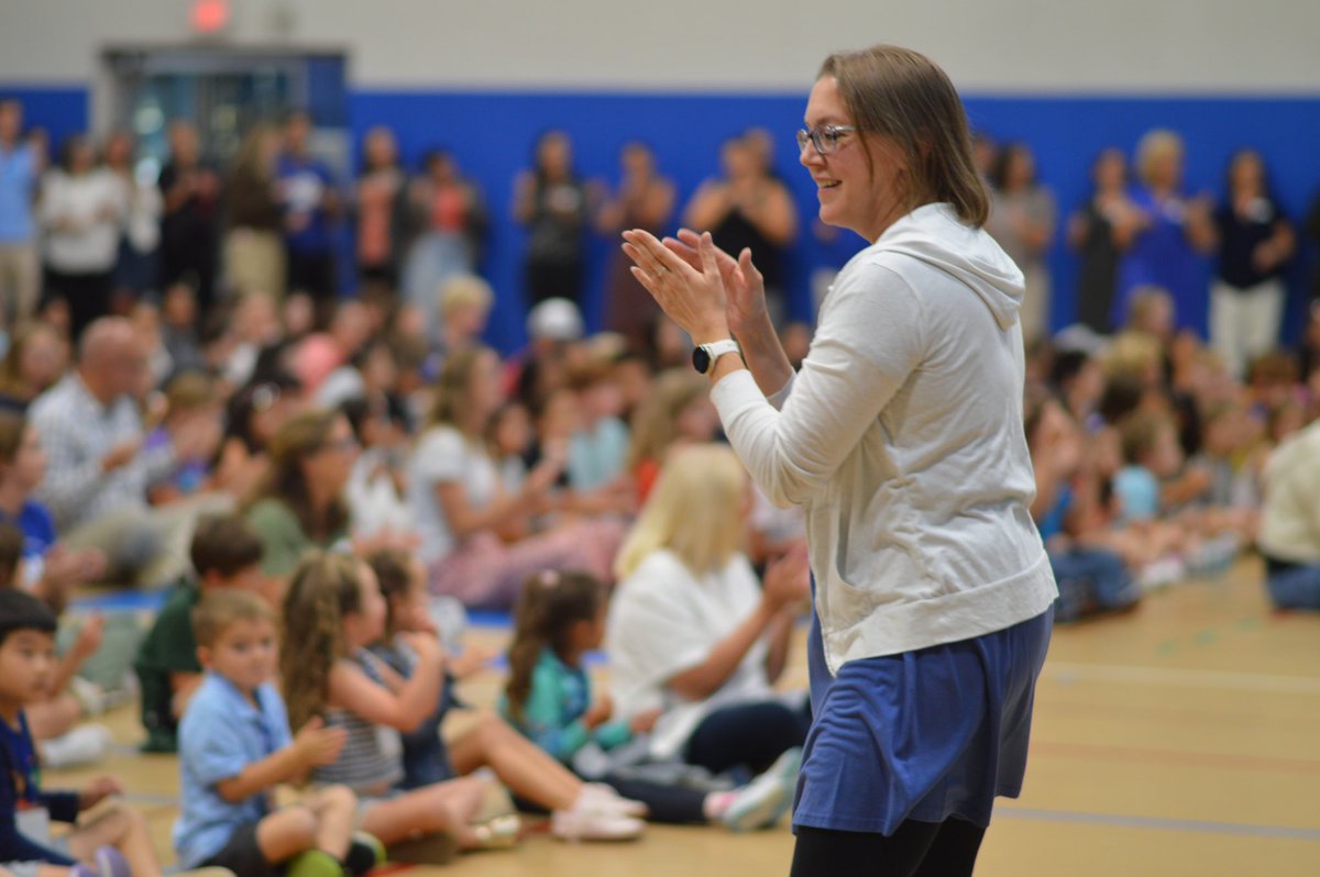 BancroftSchool's tweet photo. We gathered this morning for our first All School Assembly of the 2️⃣0️⃣2️⃣5️⃣-2️⃣6️⃣ school year. Head of School Stephanie Luebbers and student body president Vivian addressed the community before our performing arts faculty led the group in the annual rain-making tradition❕🐾💙 https://t.co/5axKlsWeAH