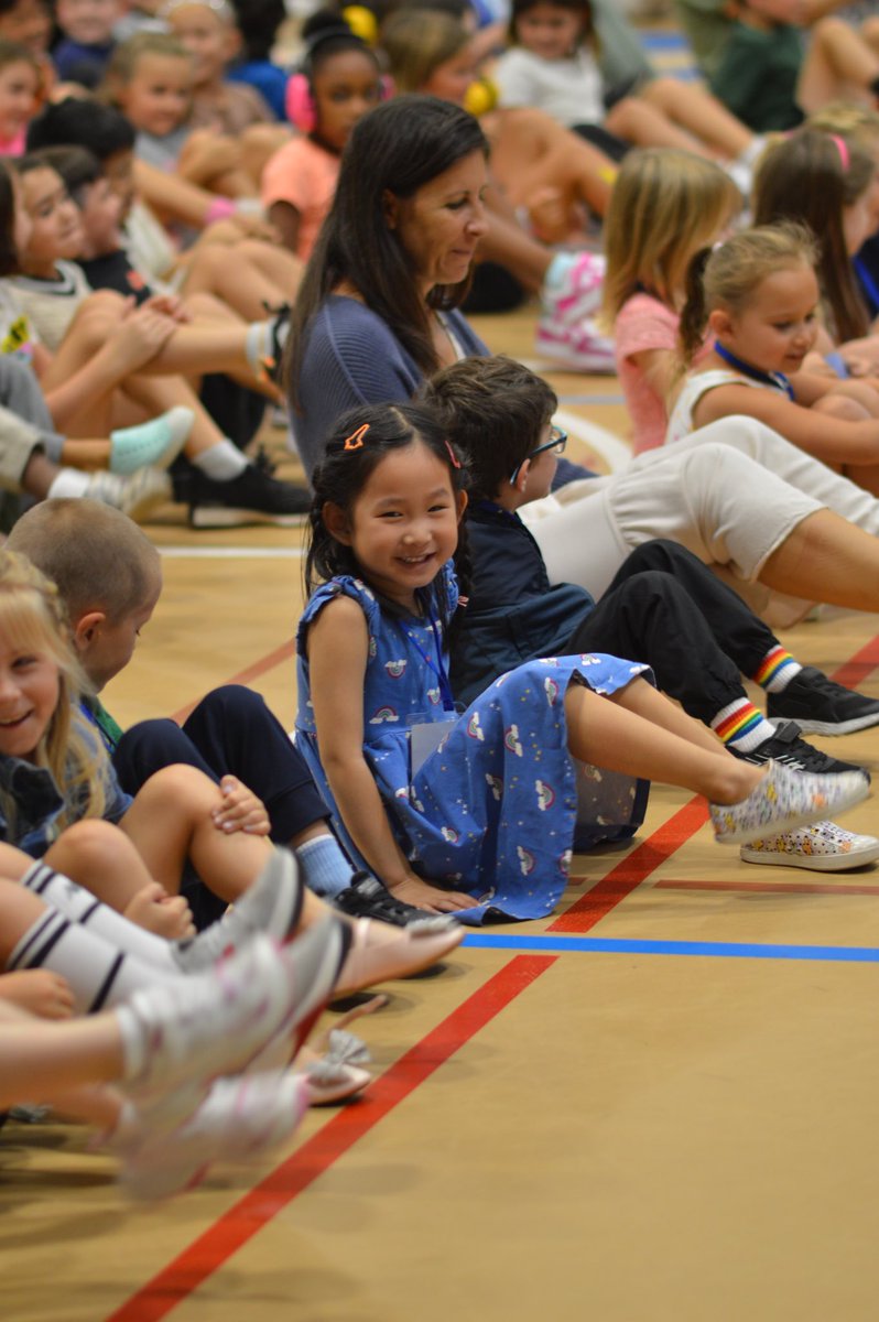 BancroftSchool's tweet photo. We gathered this morning for our first All School Assembly of the 2️⃣0️⃣2️⃣5️⃣-2️⃣6️⃣ school year. Head of School Stephanie Luebbers and student body president Vivian addressed the community before our performing arts faculty led the group in the annual rain-making tradition❕🐾💙 https://t.co/5axKlsWeAH