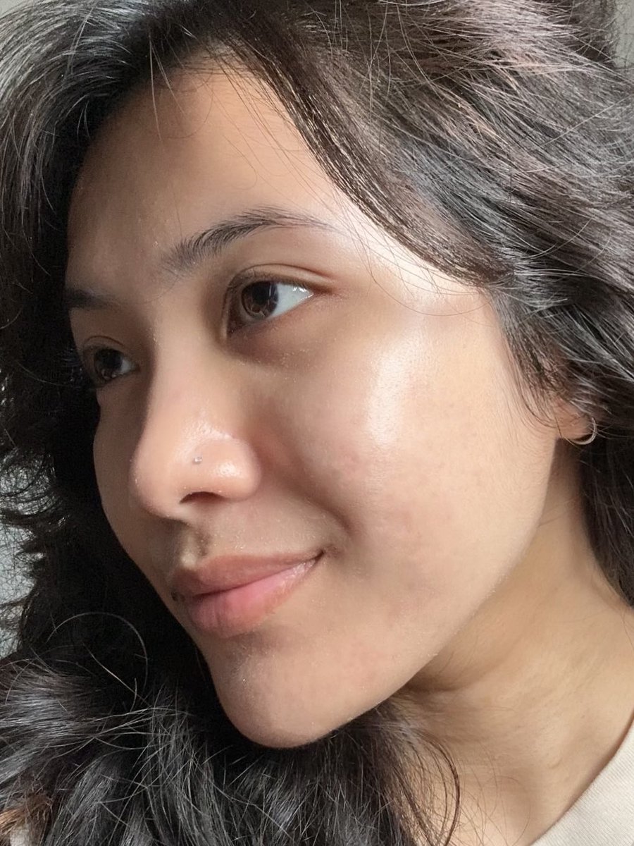 Dulu over exfoliate kulit sampai skin barrier pun rosak😭

Here's what I did to improve my skin barrier🧵