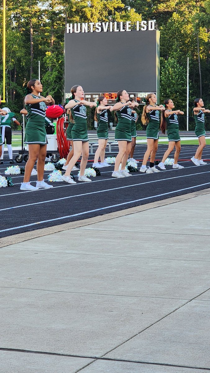 HornetBuzzMPMS's tweet image. Who&apos;s house? Our house! We&apos;re MPMS!
#CheerMPMS #MPMS2026 #HornetNation