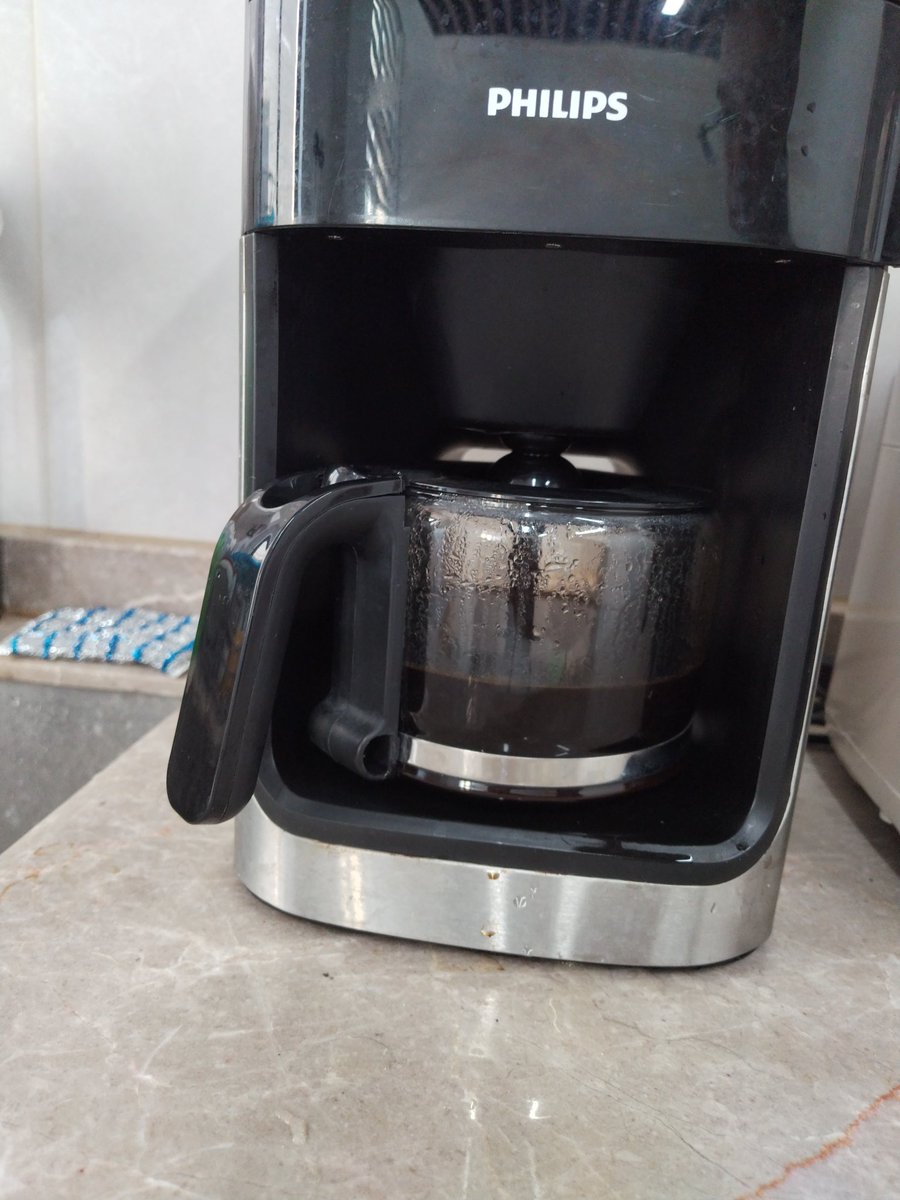 Cheyenne0914's tweet image. I have a disease, a disease of drinking coffee while eating stomach medicine.
#getupearly #gowork #onthemove #blackcoffee