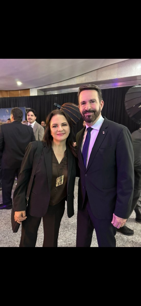 JulietDelrio's tweet photo. Coincidir en @LideresMexicano es siempre motivo de alegría. Más allá del evento, es el encuentro con amigas, amigos y colegas de años lo que realmente deja huella. Nos une la visión, pero nos queda la amistad. @lopezdoriga @beltrandelrio https://t.co/d2zooGG8s1