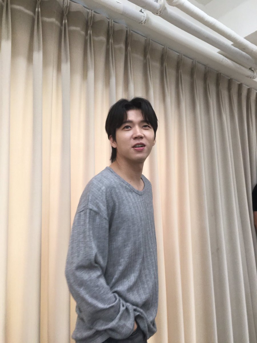 1004nic's tweet photo. 250830 헬로라이브 Hellolive 2차 팬싸인회
출근

#남우현 #NAMWOOHYUN #INFINITE #인피니트 #TreeRing #Only직진 https://t.co/u24KSUO2Gt