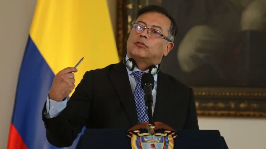 🇻🇪🇨🇴🇺🇸 Colombian President Gustavo Petro responds to U.S. bombing of a suspected drug boat in the Caribbean:

“If this is true, it’s murder.”

The strike killed 11 people, which USA claimed to be members of Venezuela’s Tren de Aragua. But Petro warns the victims may have been