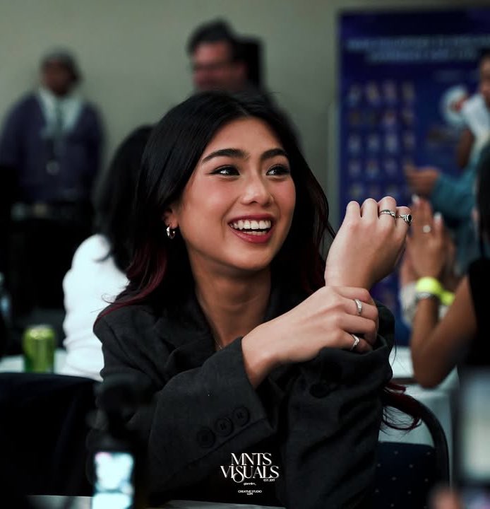 mikha’s refined style, pretty smile…and hand covered in rings? this diva! 🫠