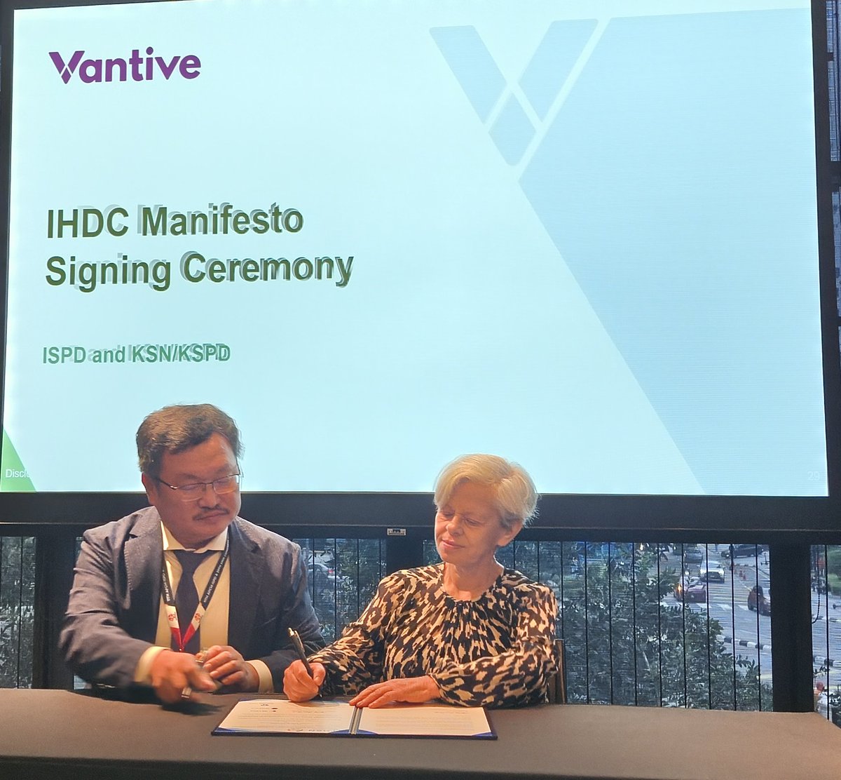 The discussion on challenges for growing #PeritonealDialysis in Korea and lessons from different experiences around the world was enriching. We hope it will bring new impulse for achieving KSN/KSPD goals for KHP 2033.

The IHDC Manifesto can serve as both roadmap and policy tool.