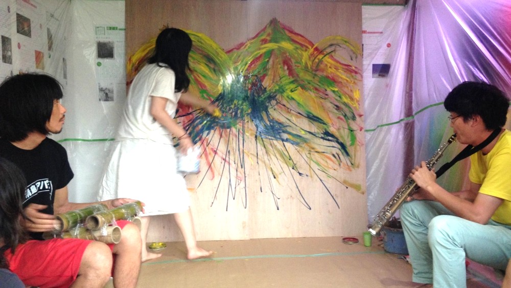 JapanGov's tweet photo. An old apartment is a hub for new artistic visions 🎨! Sparked by an art festival in Beppu City, Oita Pref., artists-in-residence have turned 70+-year-old "Kiyoshima Apartment" into a venue for exhibitions, events, and community ✨.

#RegionalRevitalization https://t.co/qM24YoNAOP