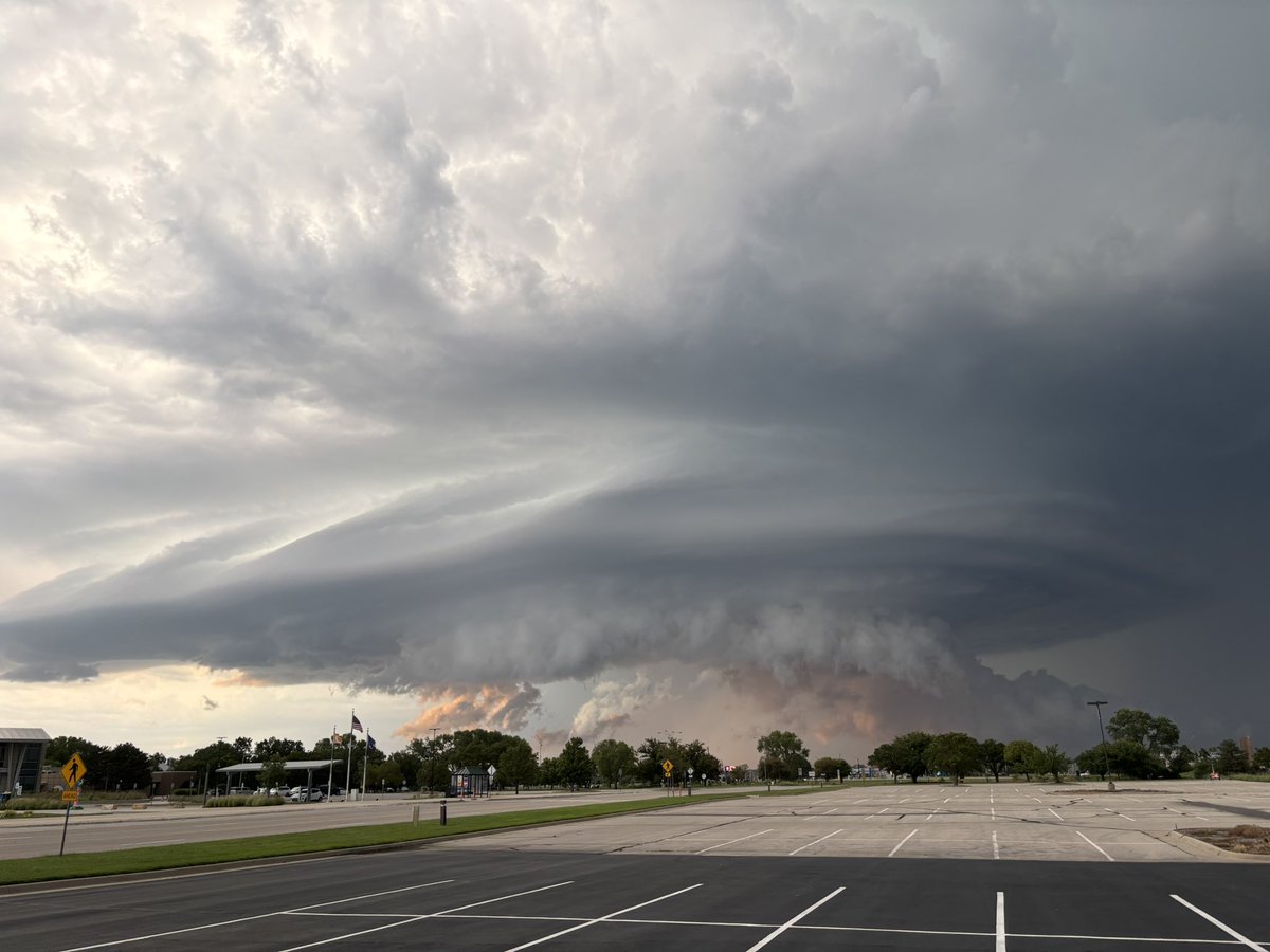 Baseball size hail coming into Wichita! This thing is gonna pack a wallop. Get to shelter now! #kswx <a href="/KSNNews/">KSN News Wichita</a> <a href="/KSNStormTrack3/">KSN Storm Track 3</a> KSN.com/weather