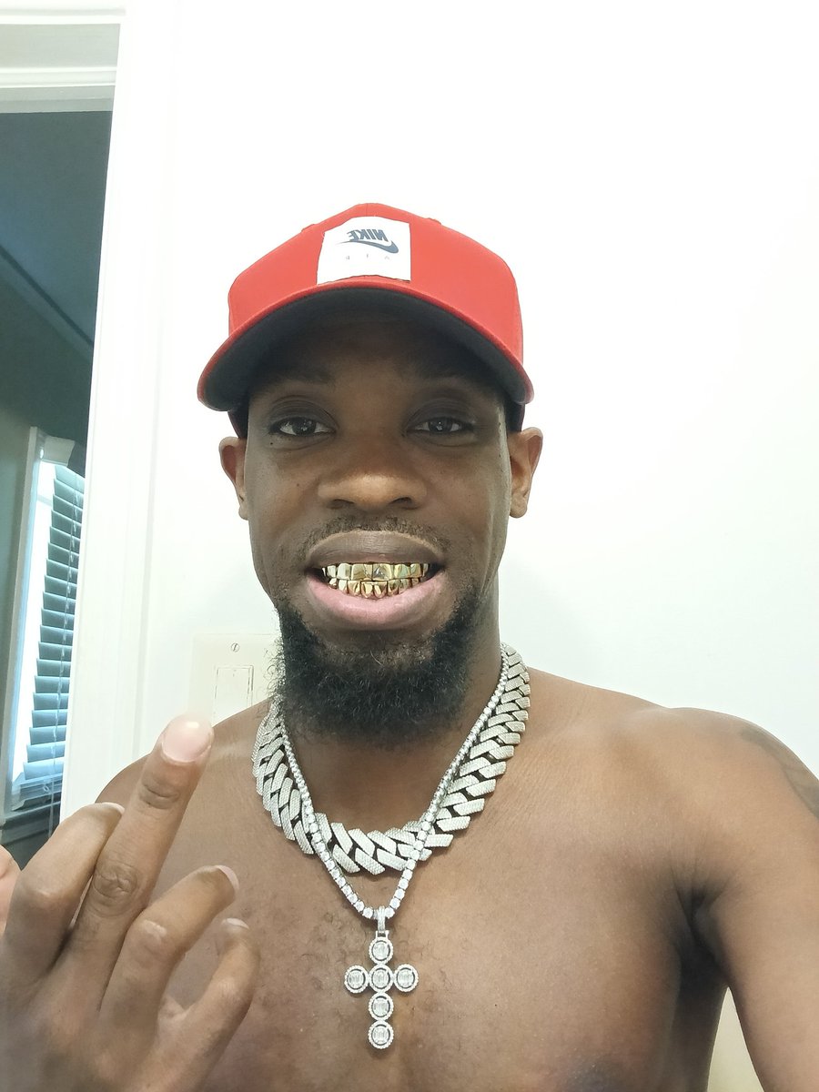🖕🏾😬🖕🏾